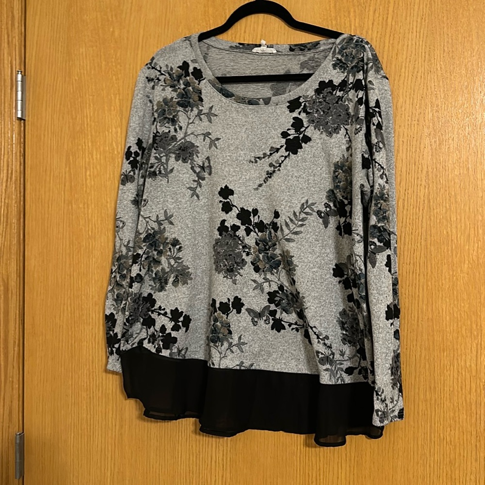 Size XXL Maurices Floral Sweater